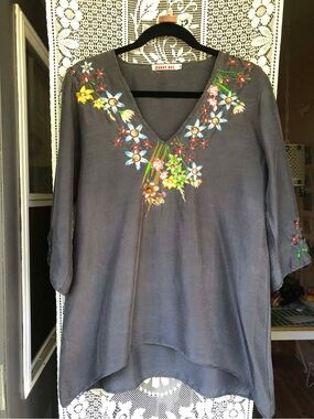 Johnny Was Gray Embroidered V-Neck Tunic with Multicolor Floral Detail
